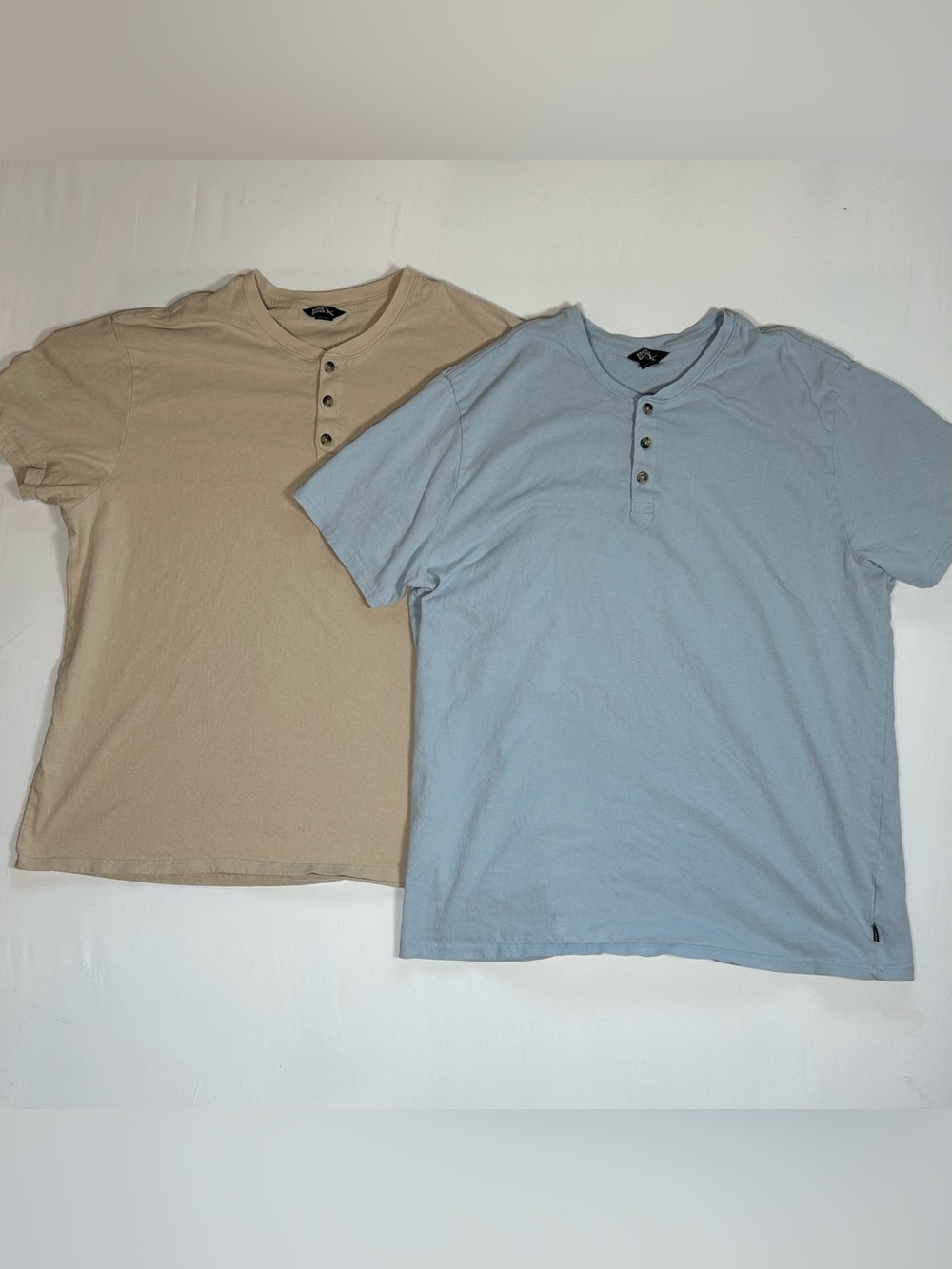 Eddie Bauer Men's XL Short Sleeve Henley Tee Bundle Tan & Blue
